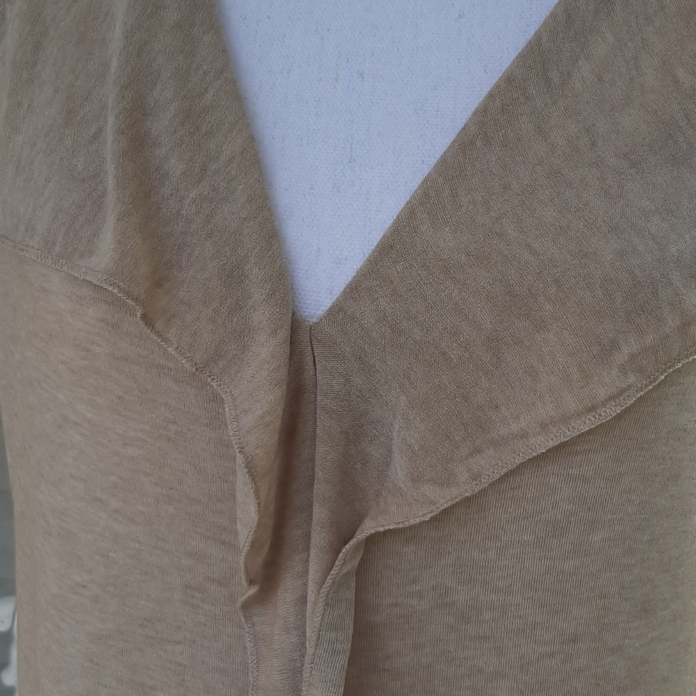 🆕️ Ruffle V-neck Tunic - Picture 8 of 12